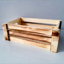 Caja de madera color quemado